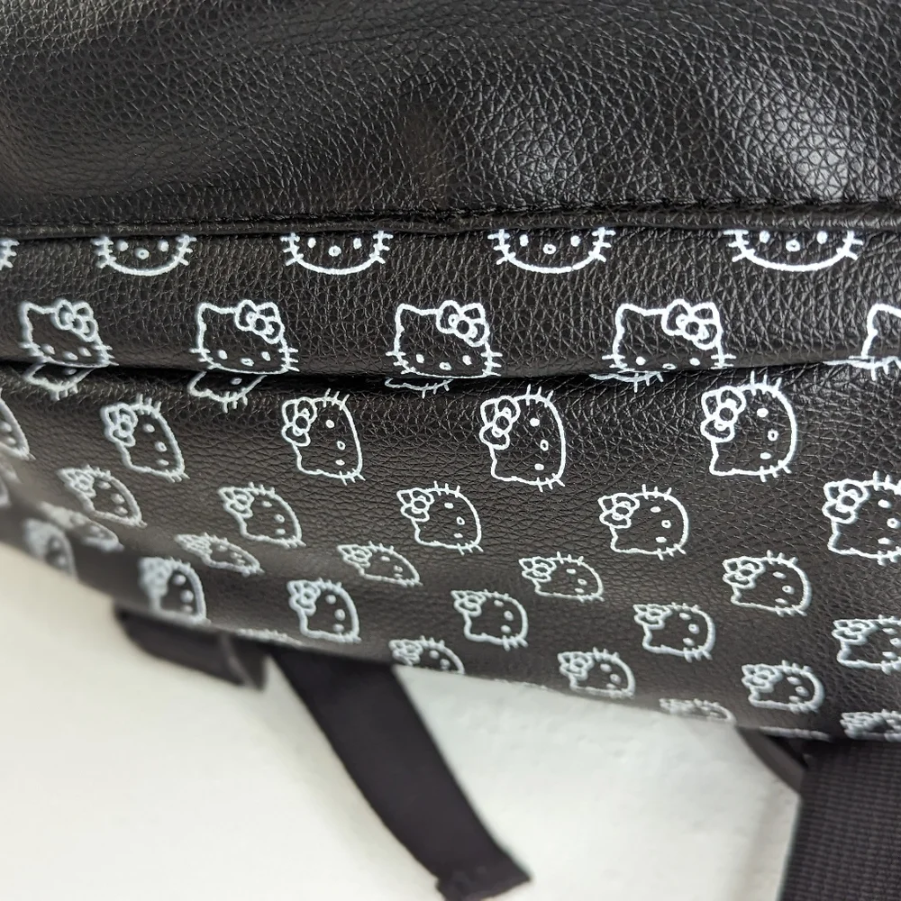 Hello Kitty Backpack - Picture 3 of 8